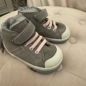 See Kai Run Sneakers Size4